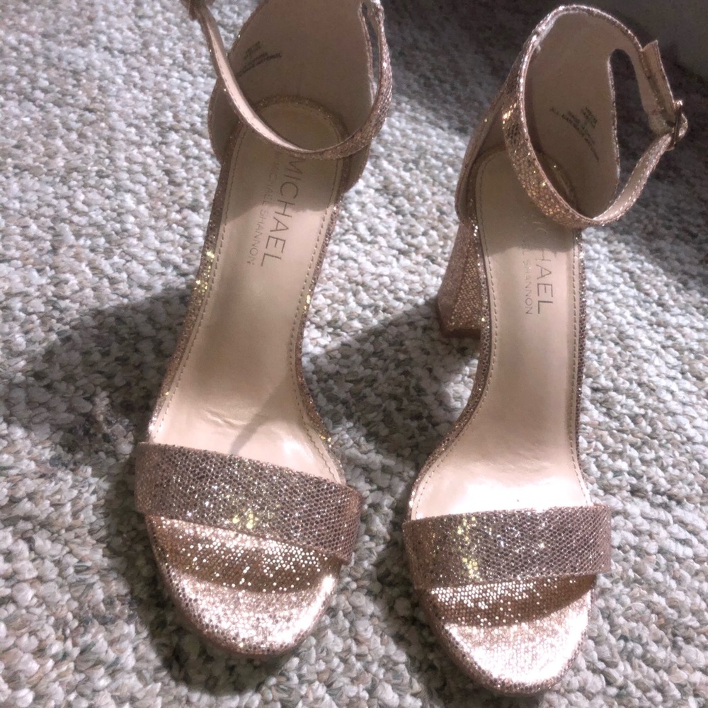 gold sparkly heels / sandals